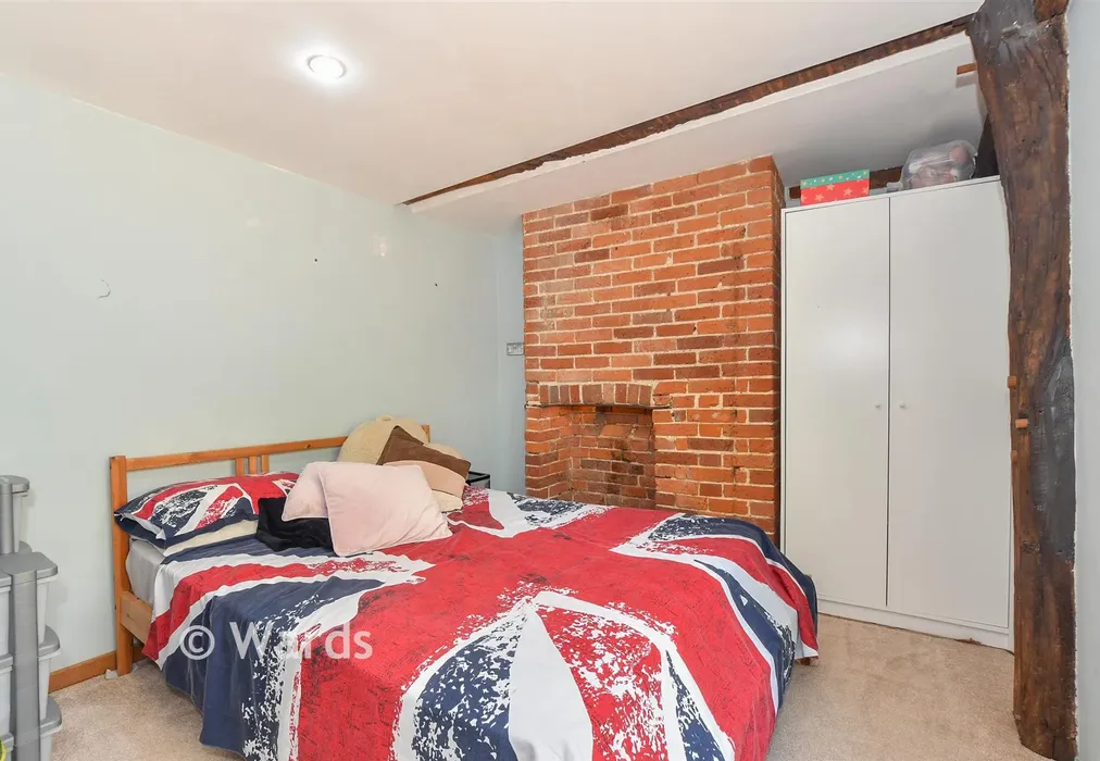 Bedroom 2 - Churchyard, Ashford, Kent - Wards of Kent