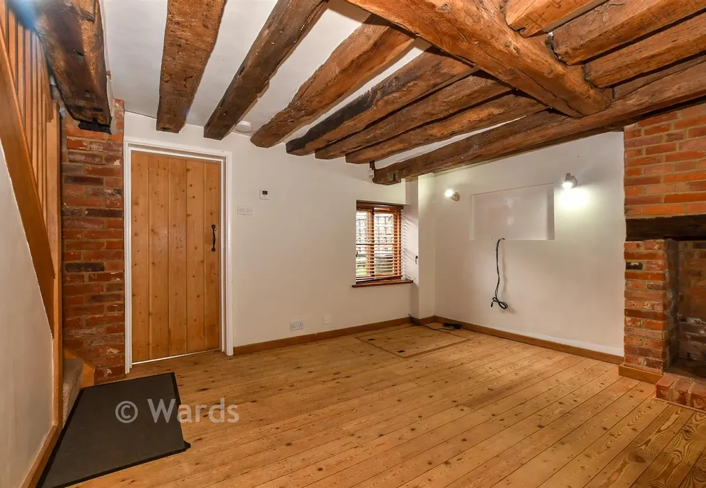 Lounge - Churchyard, Ashford, Kent - Wards of Kent