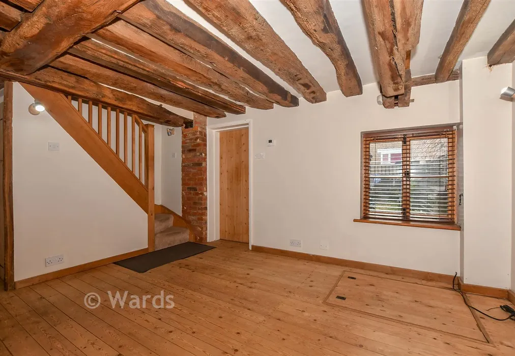 Lounge - Churchyard, Ashford, Kent - Wards of Kent