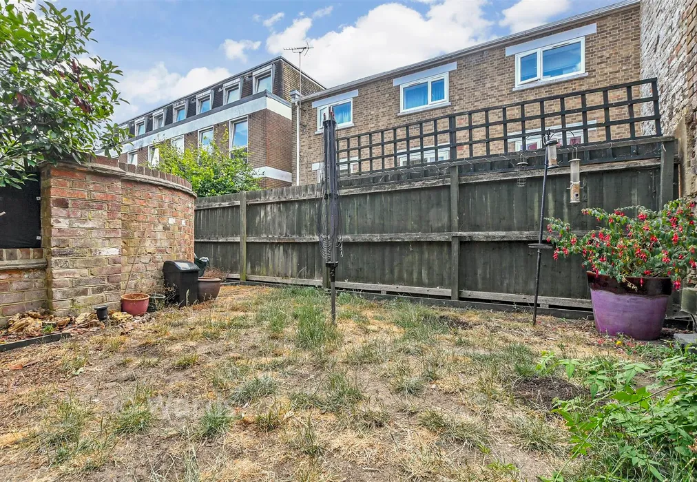 Rear Garden - Churchyard, Ashford, Kent - Wards of Kent