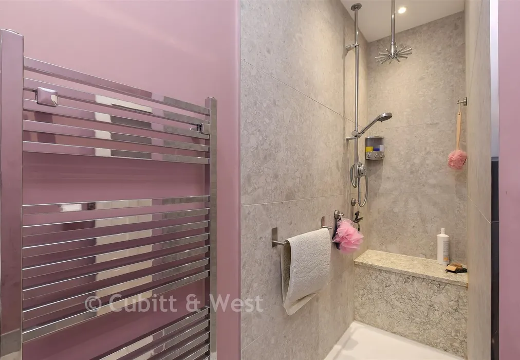En-Suite Shower Room - Horley Road, Redhill, Surrey - Wards of Kent