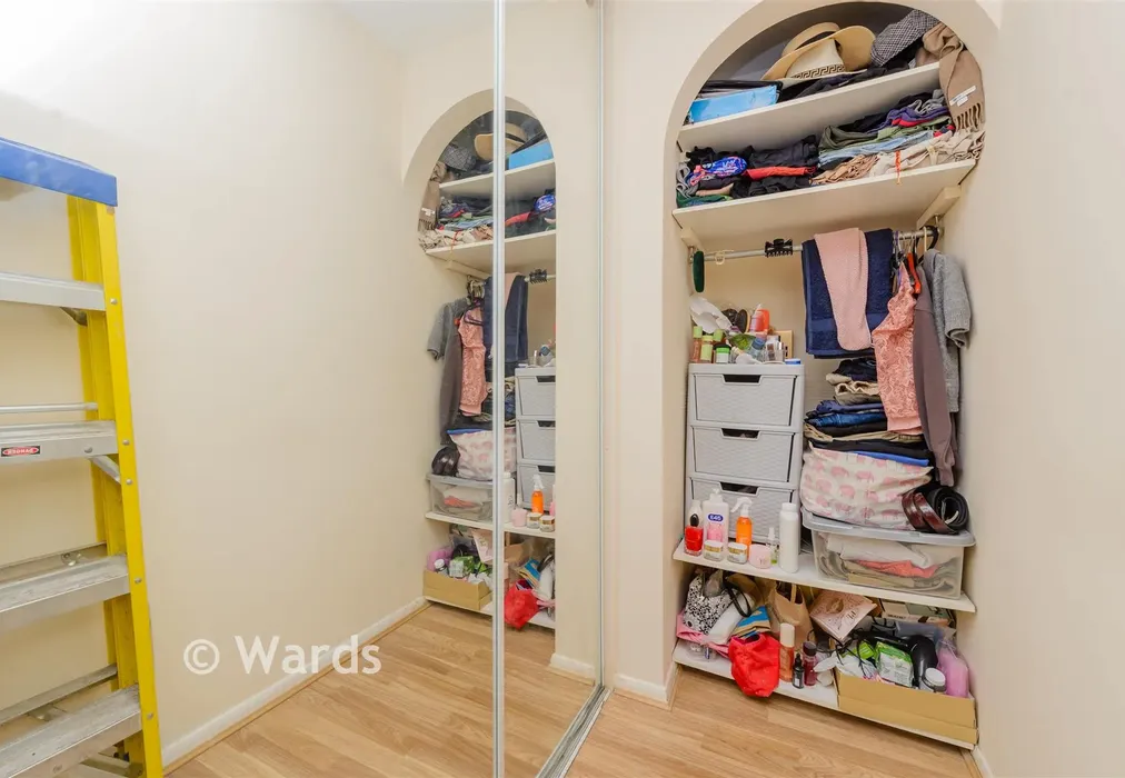 Internal Feature - Griffin Walk, Greenhithe, Kent - Wards of Kent