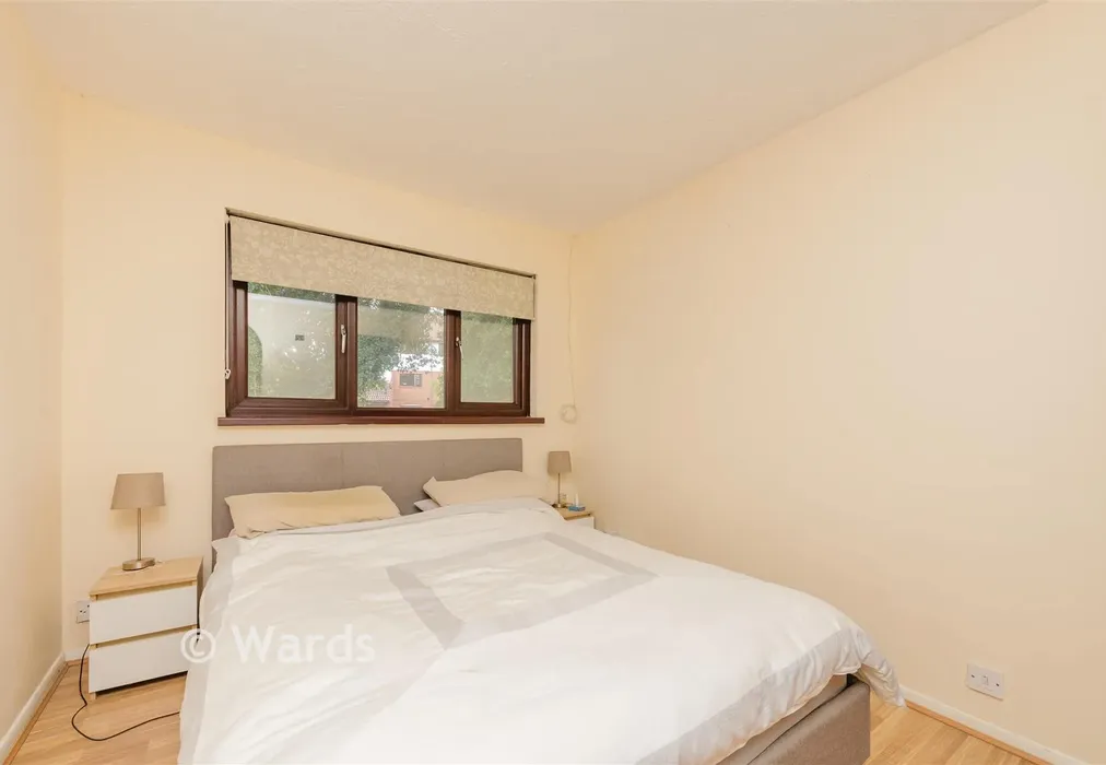 Bedroom 1 - Griffin Walk, Greenhithe, Kent - Wards of Kent