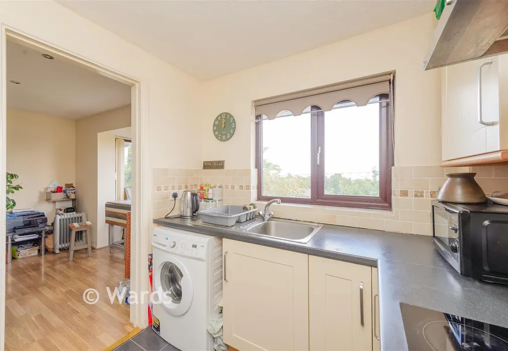 Kitchen - Griffin Walk, Greenhithe, Kent - Wards of Kent