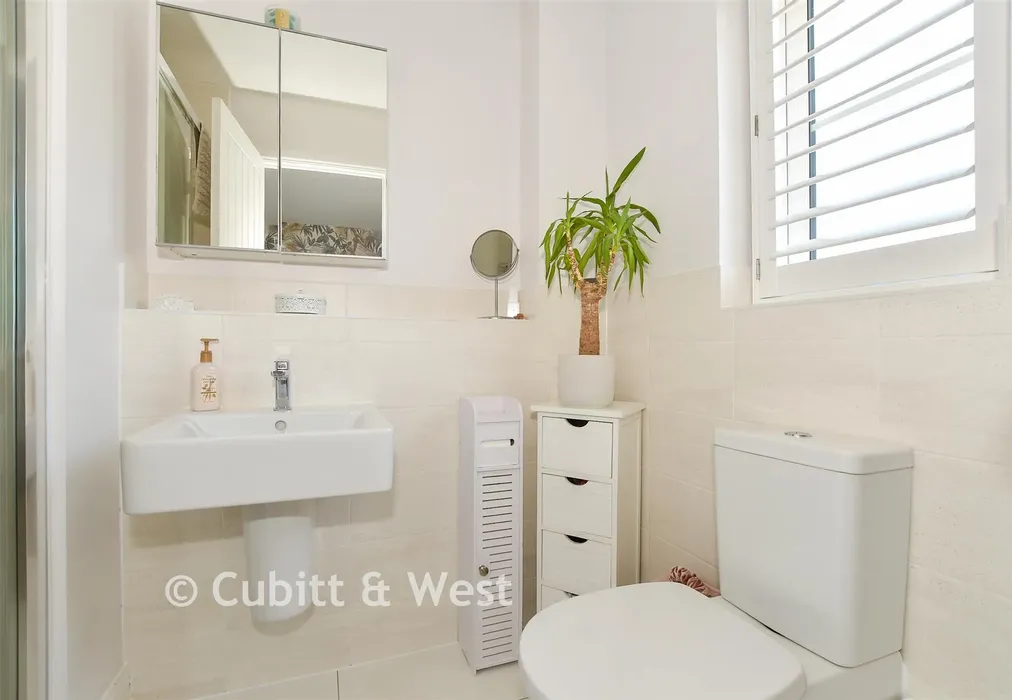 En-Suite Shower Room - Centenary Road, Southwater, West Sussex - Wards of Kent