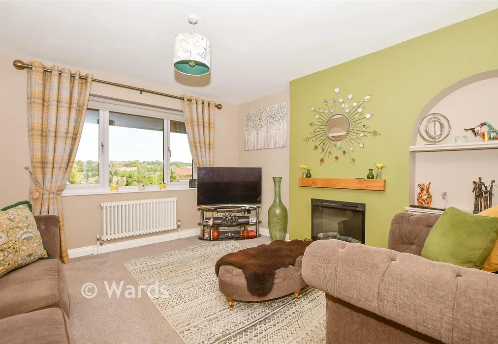 Lounge - Lower Road, East Farleigh, Maidstone, Kent - Wards of Kent