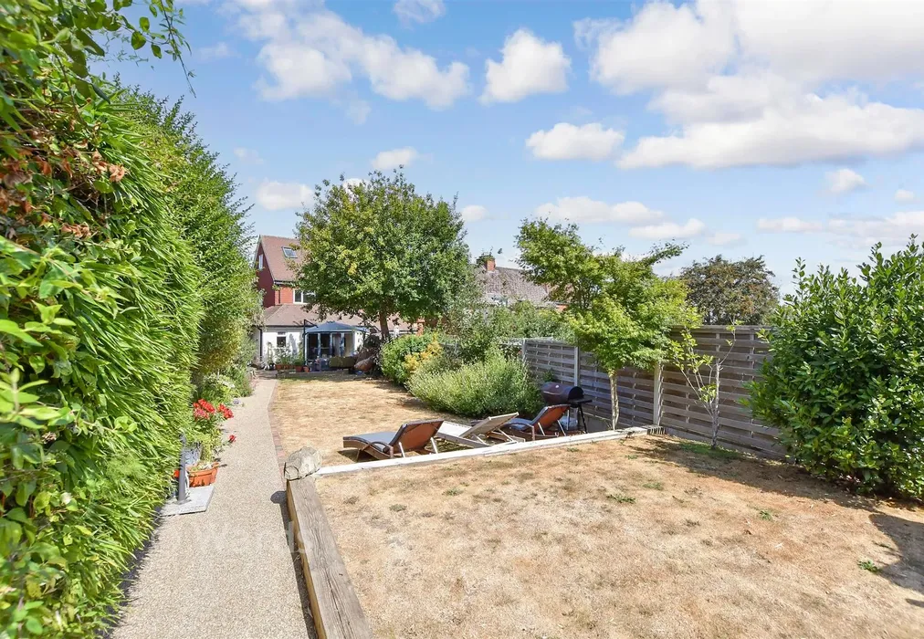 Rear Garden - Lower Road, East Farleigh, Maidstone, Kent - Wards of Kent