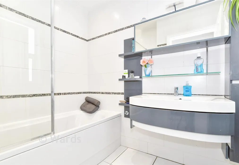 Bathroom - Bramley Road, Snodland, Kent - Wards of Kent
