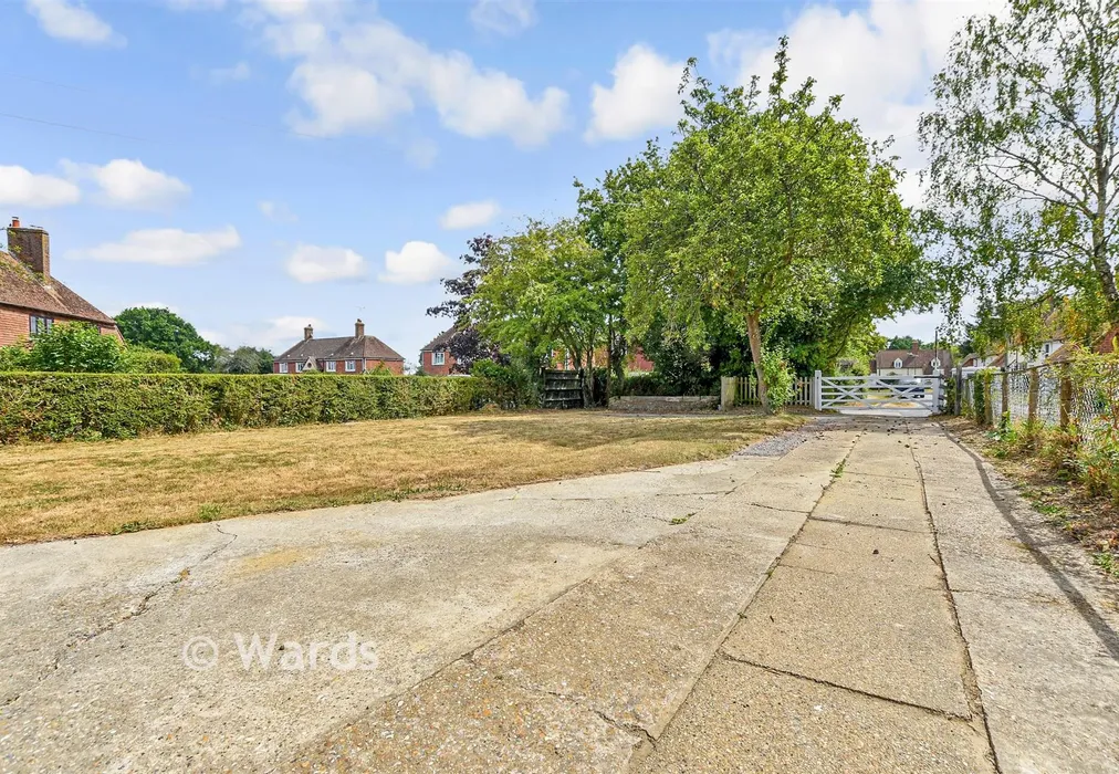 Driveway/Parking - Hookstead, High Halden, Kent - Wards of Kent