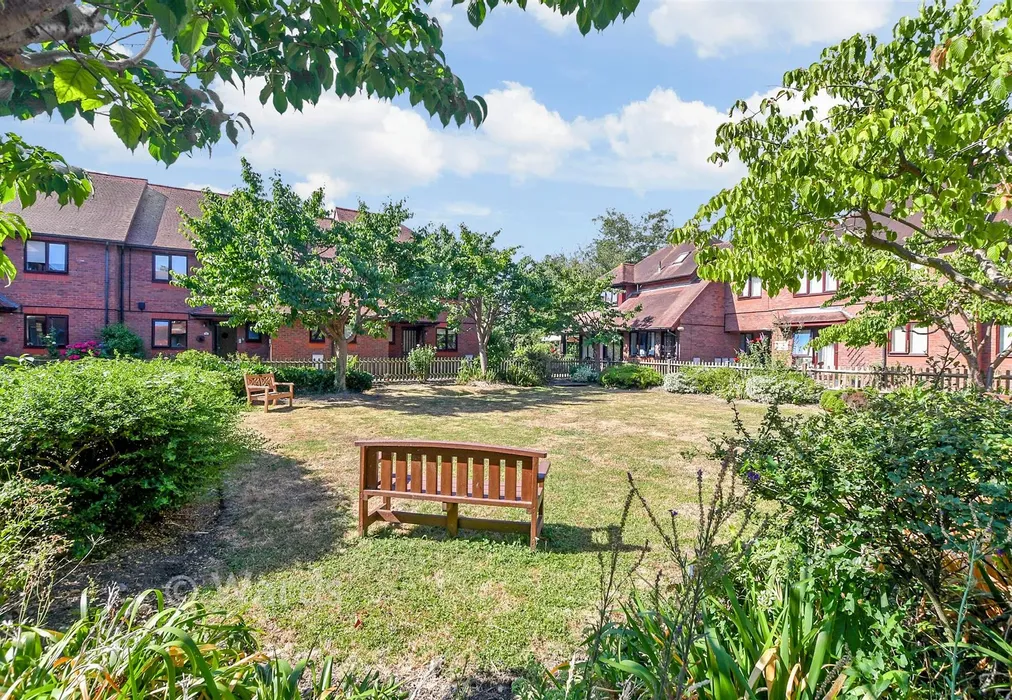 Communal Gardens - Lyons Crescent, Tonbridge, Kent - Wards of Kent