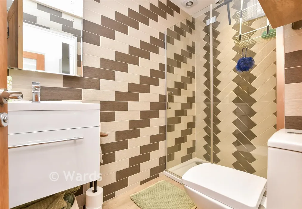 Shower Room - St. George's Road, Broadstairs, Kent - Wards of Kent