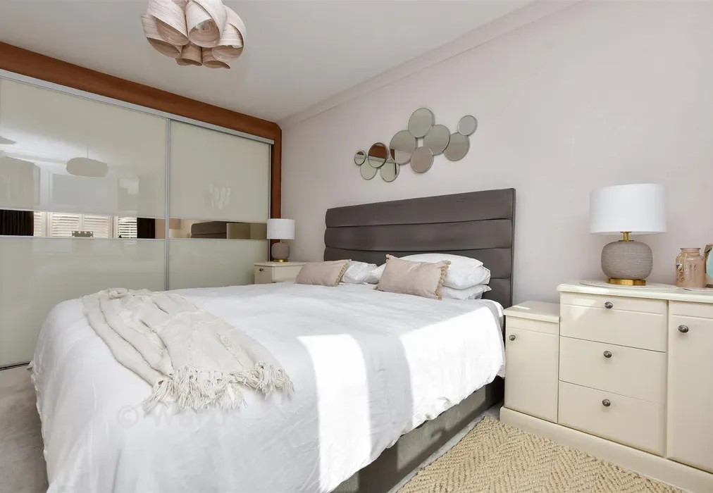 Bedroom 1 - St. George's Road, Broadstairs, Kent - Wards of Kent