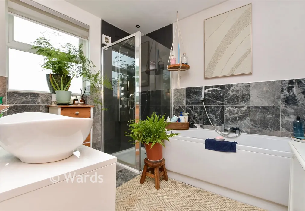 En-Suite Bathroom - St. George's Road, Broadstairs, Kent - Wards of Kent