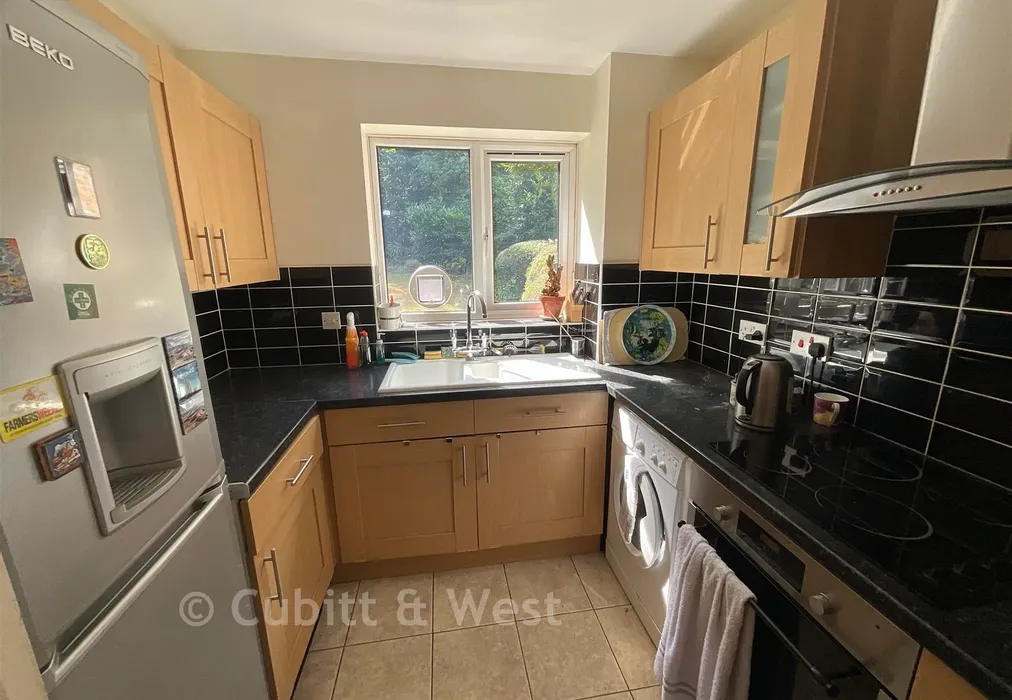 Kitchen - Dunnymans Road, Banstead, Surrey - Wards of Kent
