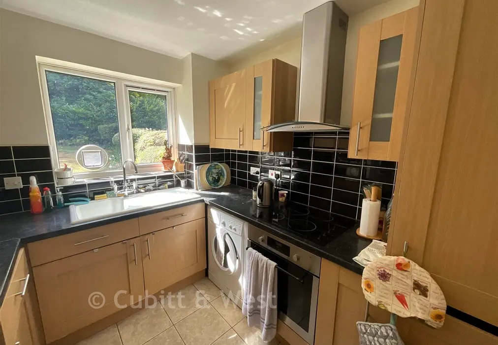 Kitchen - Dunnymans Road, Banstead, Surrey - Wards of Kent