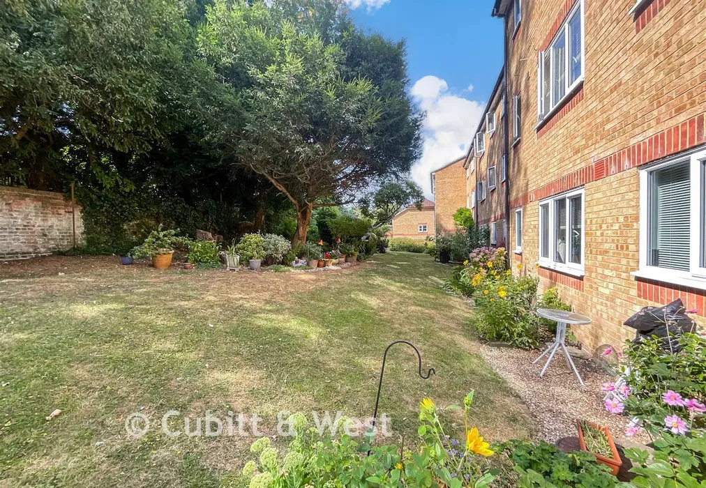 Communal Gardens - Dunnymans Road, Banstead, Surrey - Wards of Kent