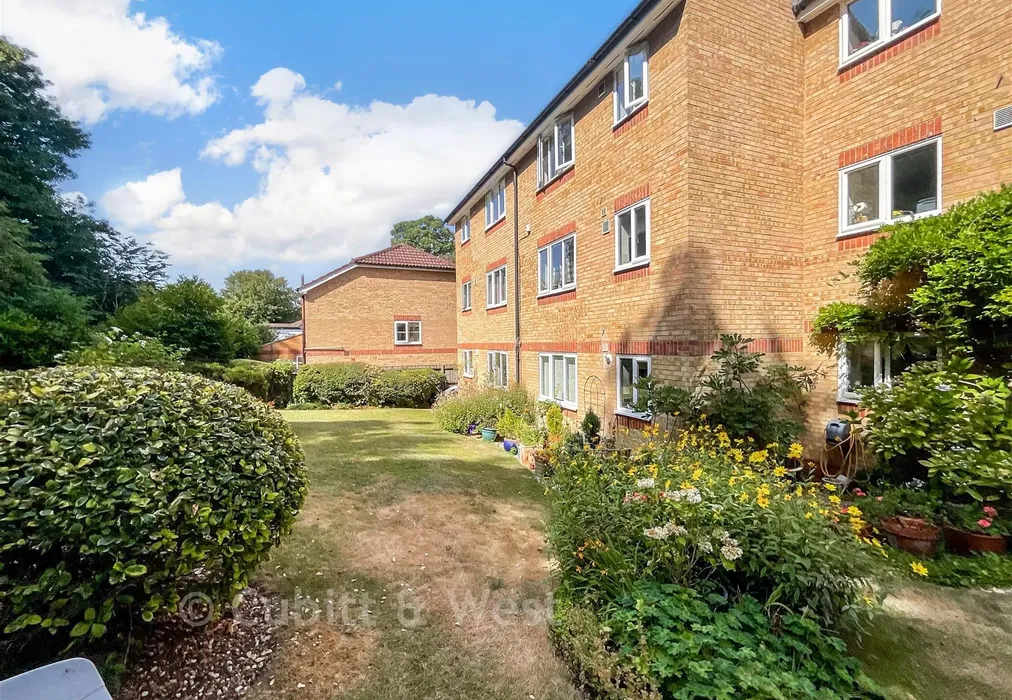 Communal Gardens - Dunnymans Road, Banstead, Surrey - Wards of Kent