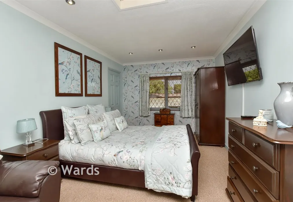 Annexe Bedroom  - Spendiff, Cooling, Kent - Wards of Kent