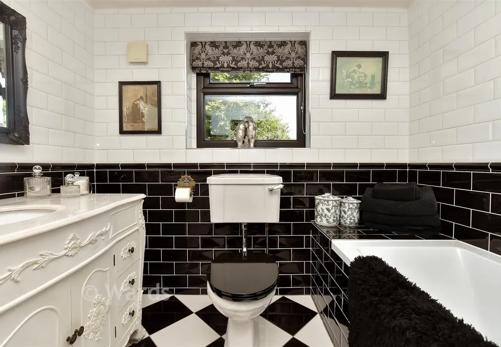 Bathroom - Spendiff, Cooling, Kent - Wards of Kent
