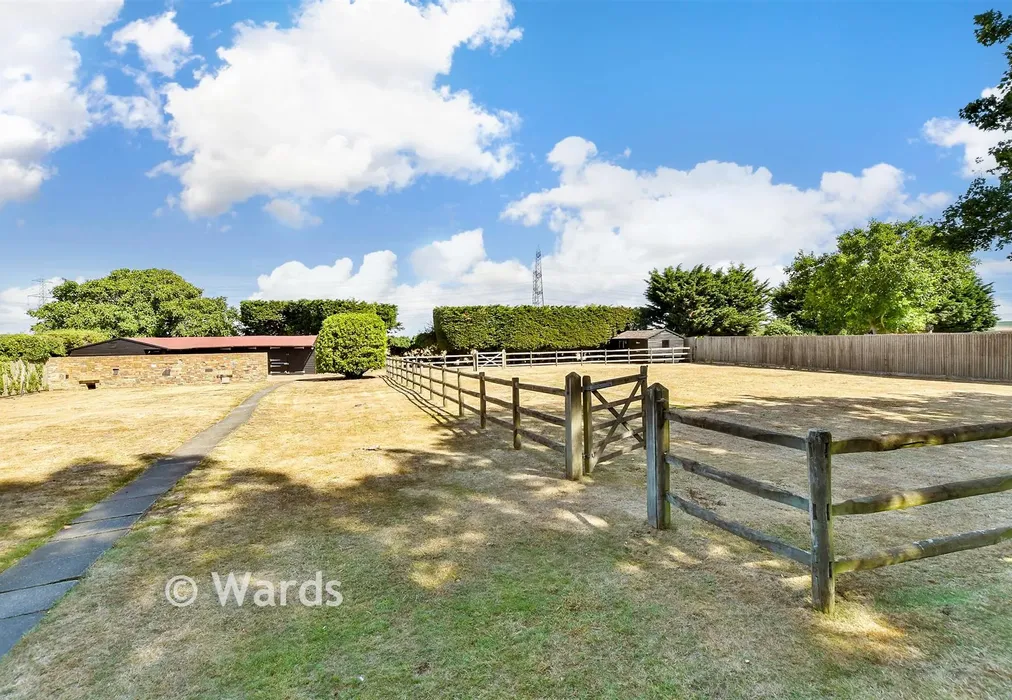 Rear Garden - Spendiff, Cooling, Kent - Wards of Kent