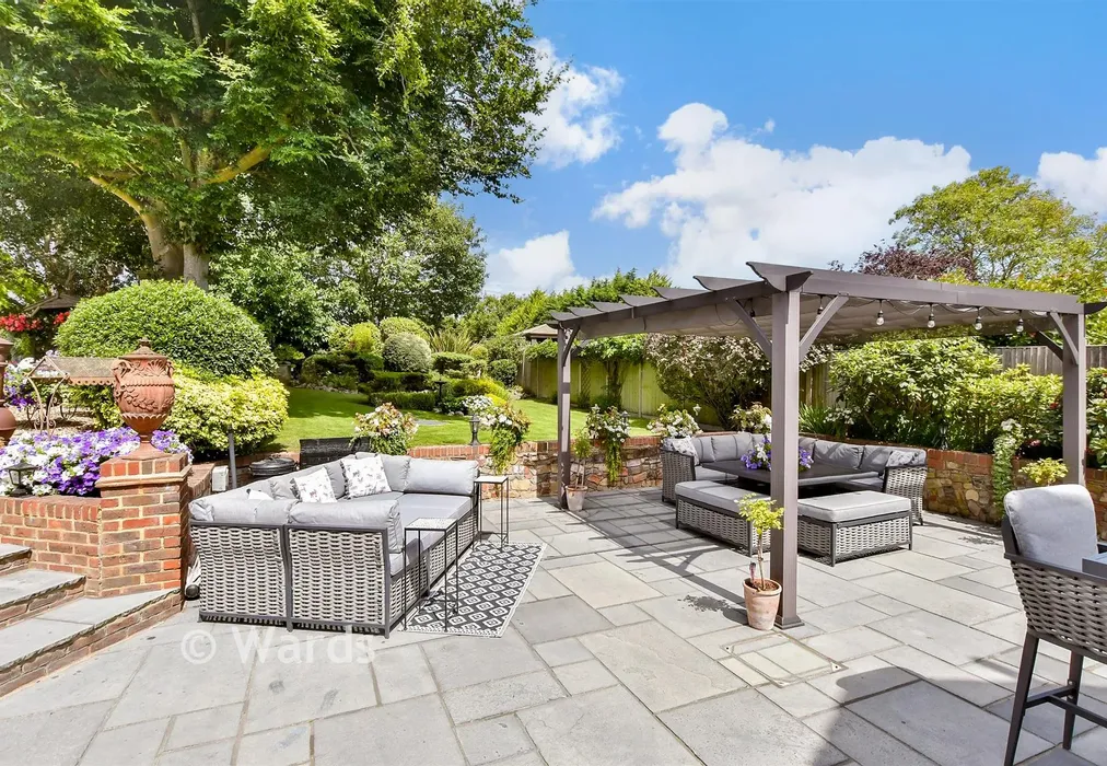 Rear Garden - Spendiff, Cooling, Kent - Wards of Kent