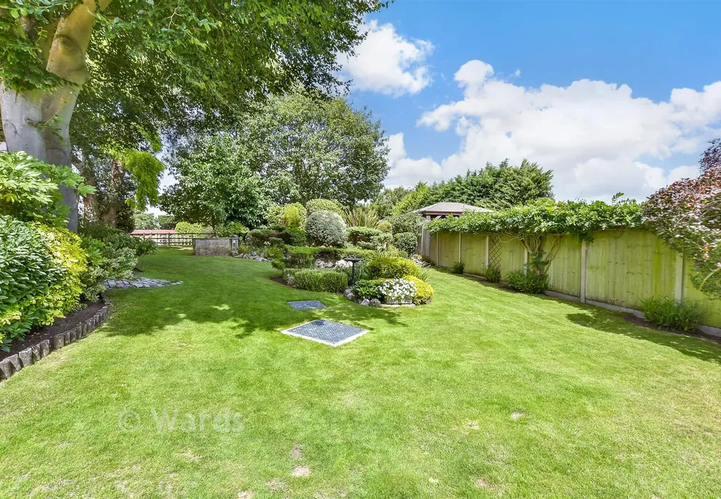 Rear Garden - Spendiff, Cooling, Kent - Wards of Kent