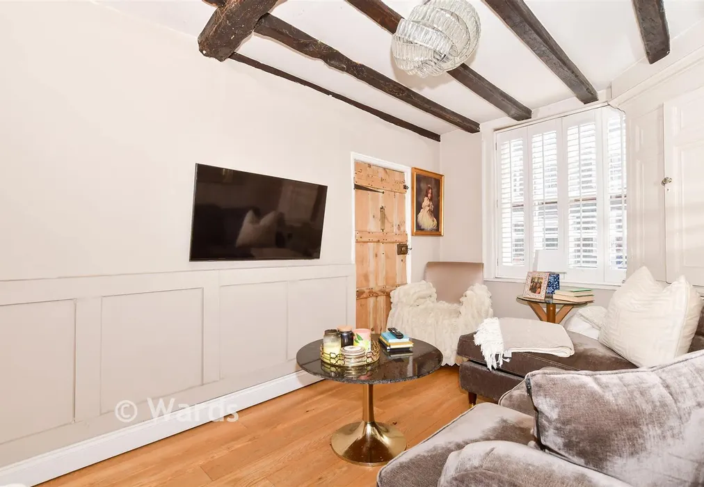 Lounge - High Street, Lenham, Maidstone, Kent - Wards of Kent
