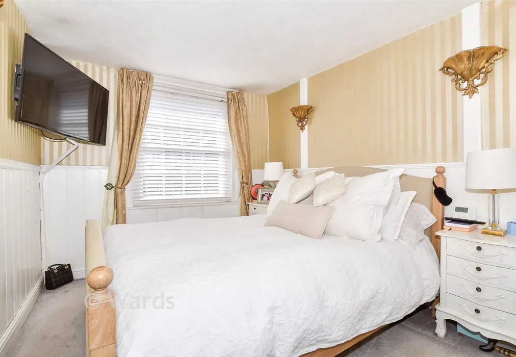 Bedroom 2 - High Street, Lenham, Maidstone, Kent - Wards of Kent