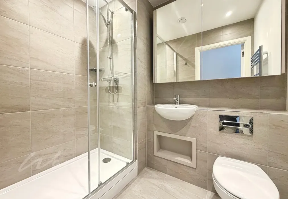 En-suite - Truman Way Dartford DA1 - Wards of Kent