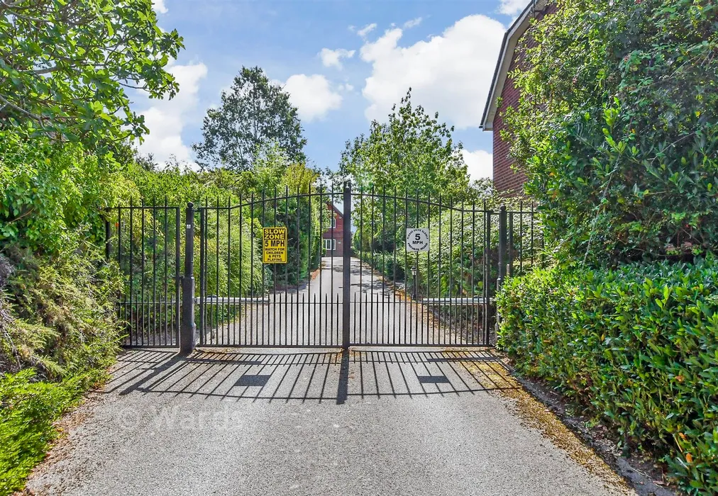 External Lifestyle Photograph - Wades Close, Marden, Kent - Wards of Kent