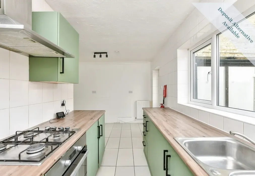 New cross kitchen... - New Cross Street Margate CT9 - Wards of Kent