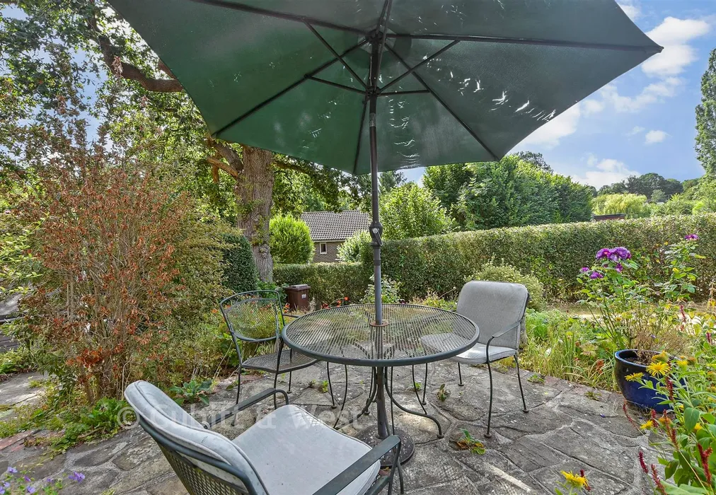 Front Garden - Woodcote Road, Forest Row, East Sussex - Wards of Kent