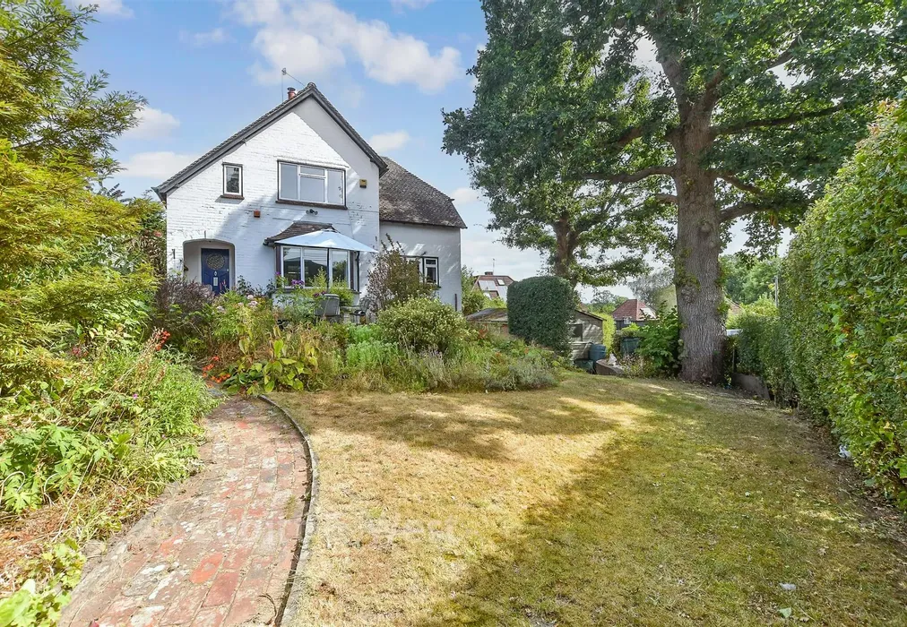 Front Garden - Woodcote Road, Forest Row, East Sussex - Wards of Kent