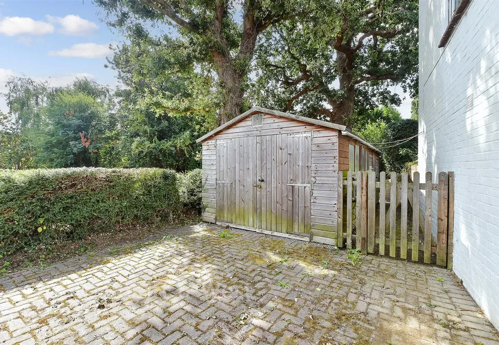 Driveway/Parking - Woodcote Road, Forest Row, East Sussex - Wards of Kent