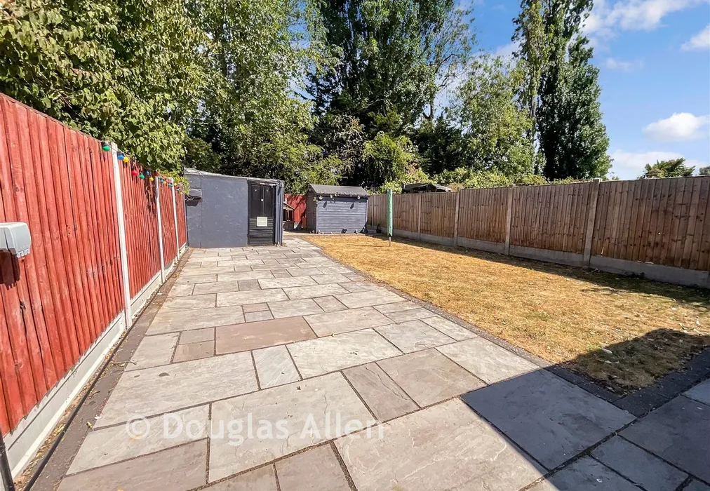 Rear Garden - Arundel Road, Wickford, Essex - Wards of Kent