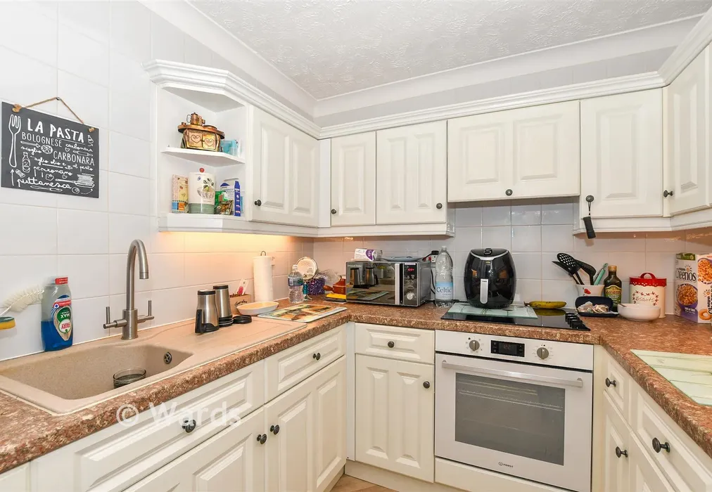 Kitchen - Woodbury Lane, Tenterden, Kent - Wards of Kent
