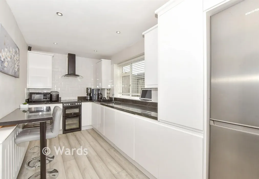 Kitchen - Redsull Avenue, Deal, Kent - Wards of Kent