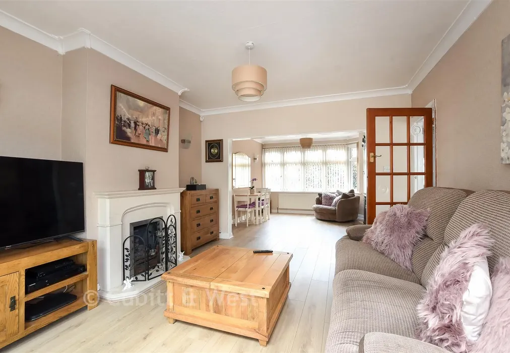 Lounge/Diner - Court Avenue, Coulsdon, Surrey - Wards of Kent