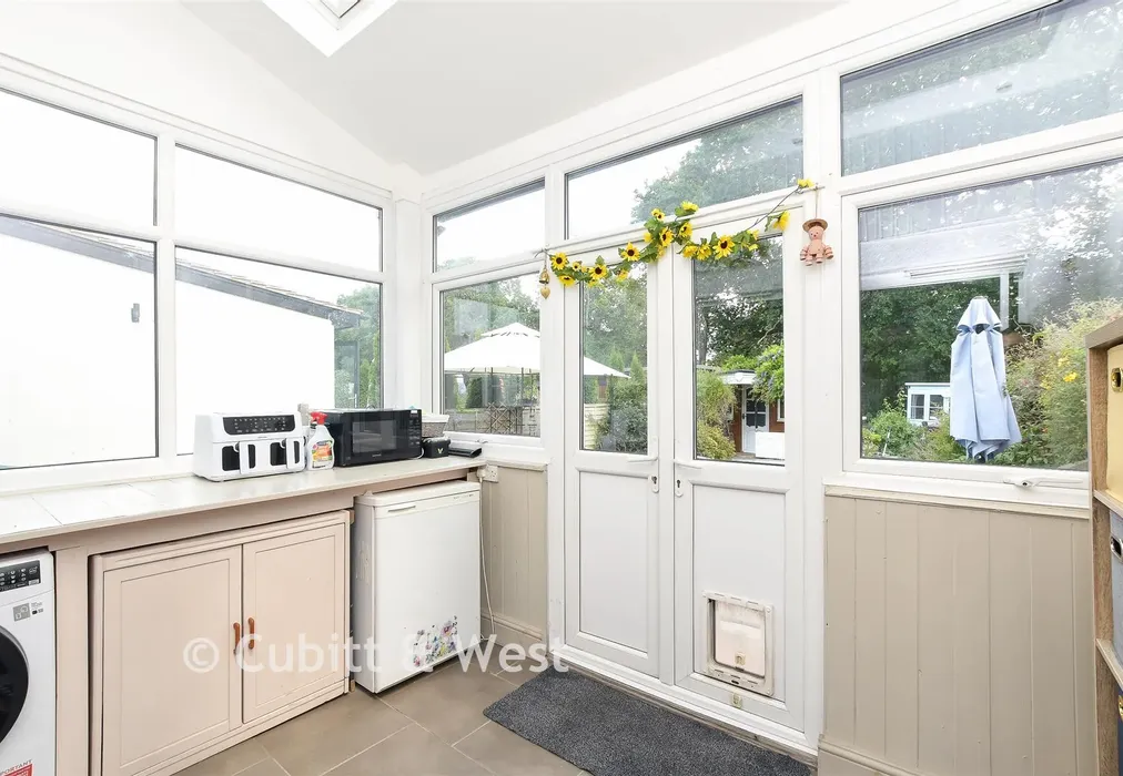 Utility Room - Court Avenue, Coulsdon, Surrey - Wards of Kent