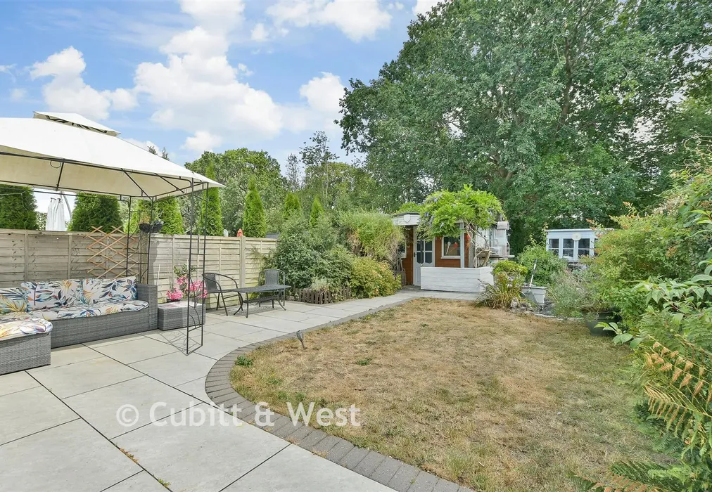 Rear Garden - Court Avenue, Coulsdon, Surrey - Wards of Kent