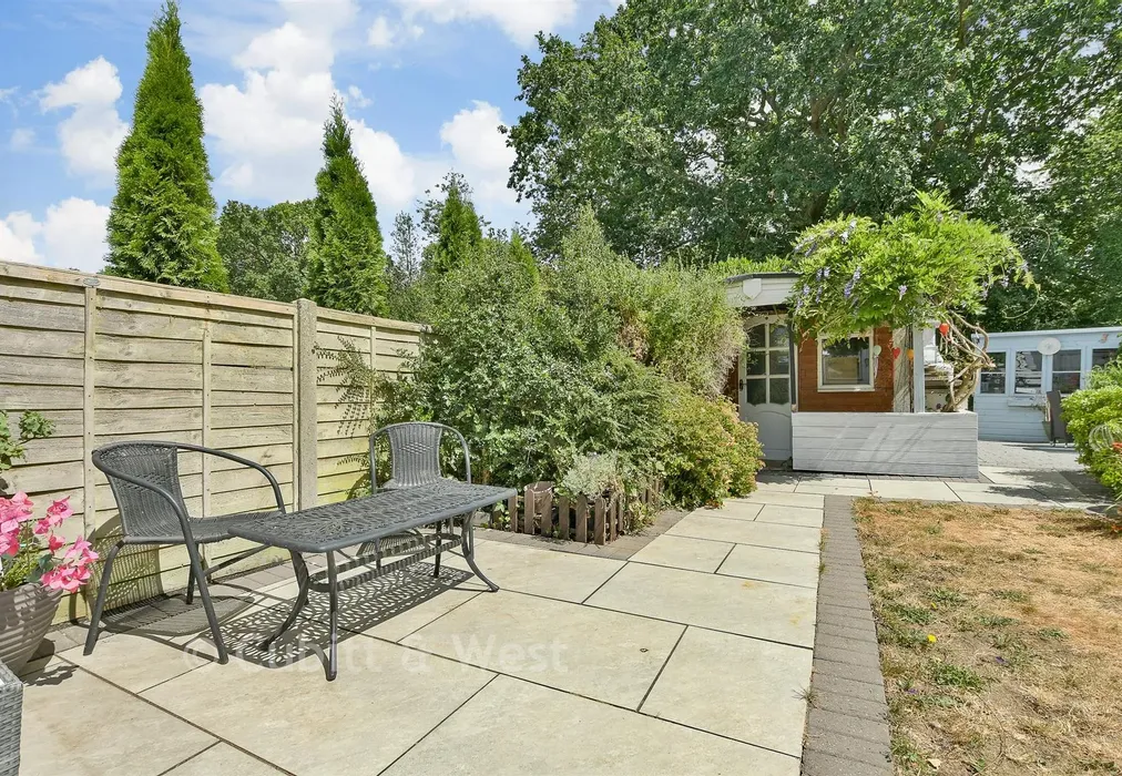 Rear Garden - Court Avenue, Coulsdon, Surrey - Wards of Kent