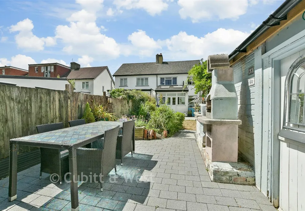 Rear Garden - Court Avenue, Coulsdon, Surrey - Wards of Kent