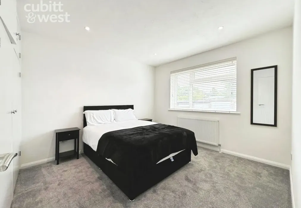 Bedroom - Batemans Road, Brighton, BN2 - Wards of Kent