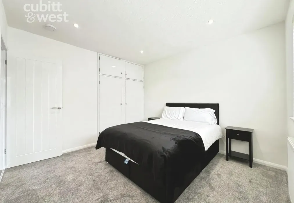 Bedroom - Batemans Road, Brighton, BN2 - Wards of Kent