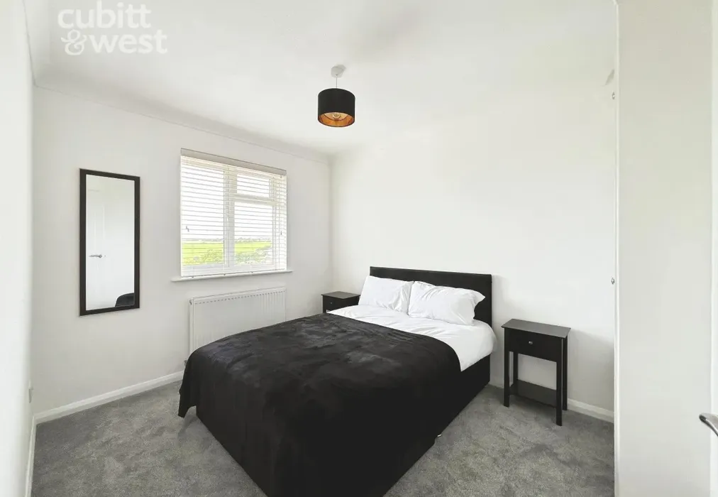 Bedroom - Batemans Road, Brighton, BN2 - Wards of Kent