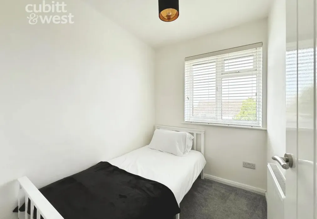 Bedroom - Batemans Road, Brighton, BN2 - Wards of Kent