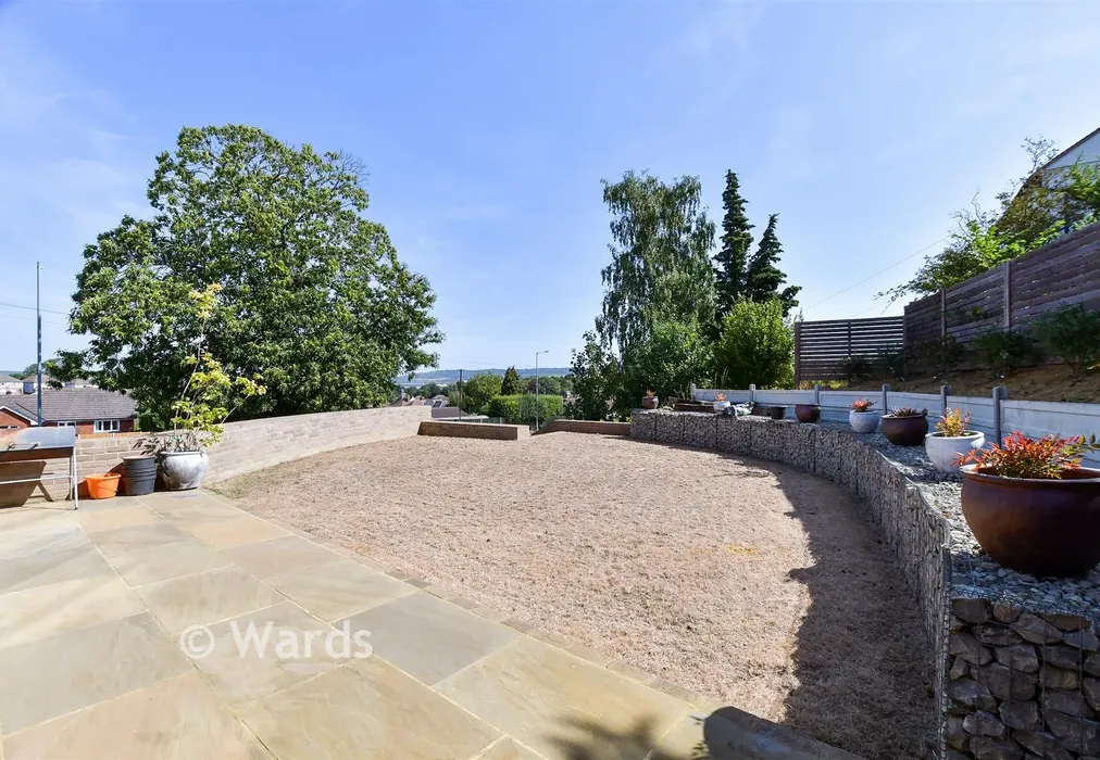 Side Garden - London Road, Ditton, Aylesford, Kent - Wards of Kent