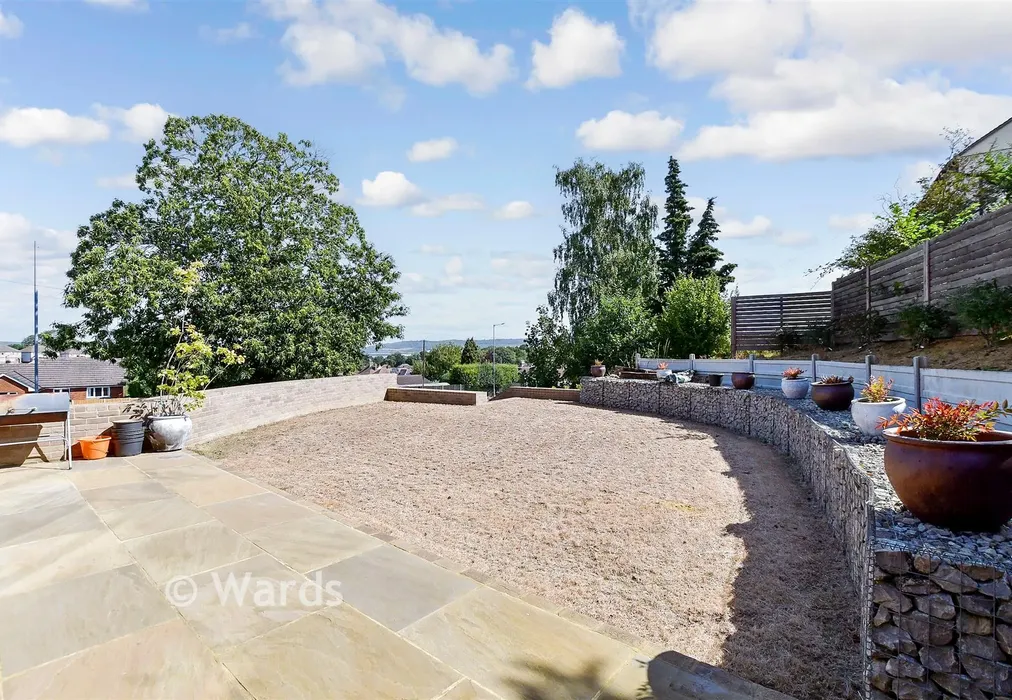 Side Garden - London Road, Ditton, Aylesford, Kent - Wards of Kent