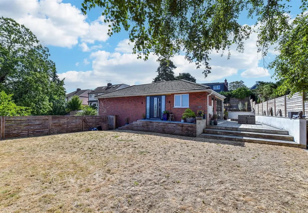 Front Garden - London Road, Ditton, Aylesford, Kent - Wards of Kent