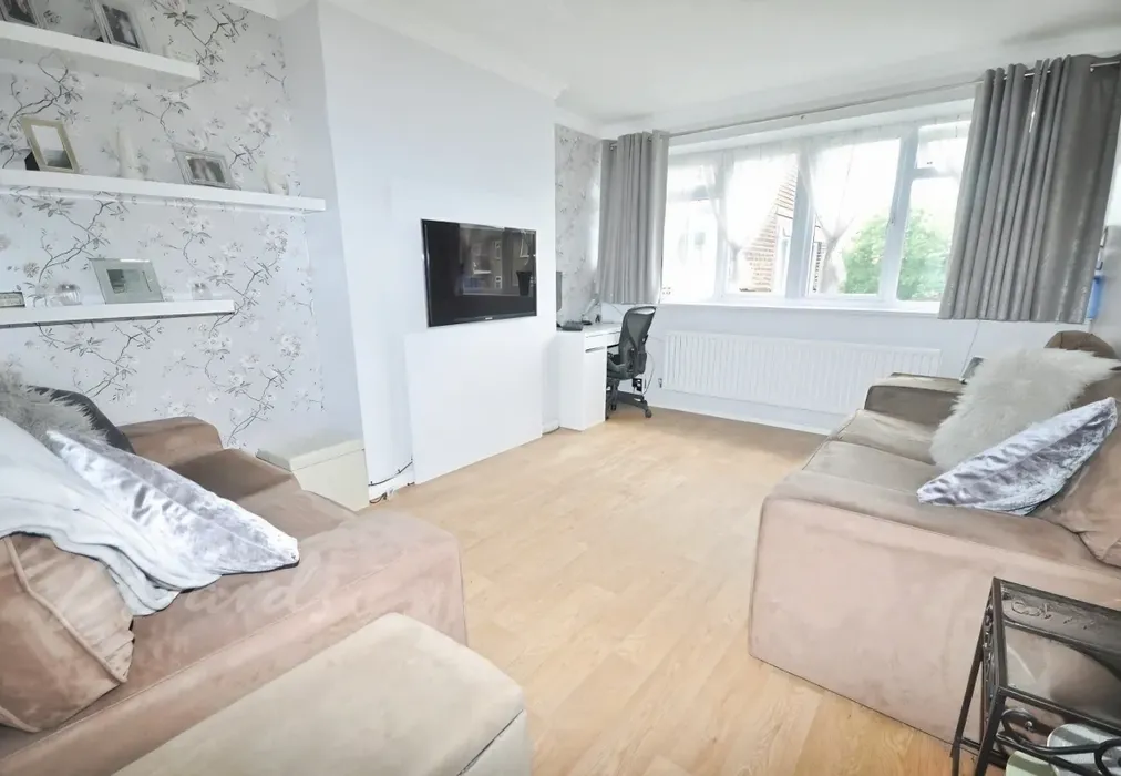 Lounge - St. Edmund's Road Dartford DA1 - Wards of Kent